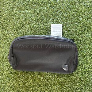 Everywhere Belt Bag 1L - Black/Black